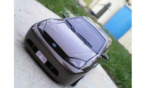 Ford Focus RS 1/18 Motormax braun jantes 18 pouces modellautos