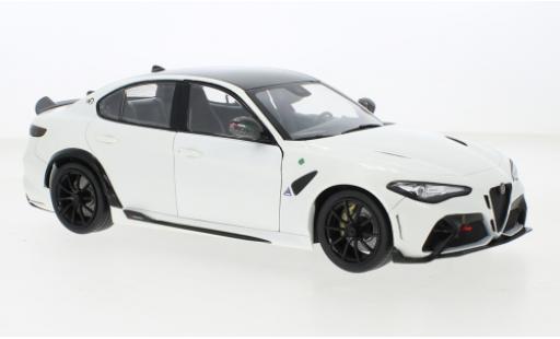 Modellautos Alfa Romeo Giulia 1/18 Solido GTA weiss 2022 Alfa Romeo Giulia 1/18 Solido GTA weiss 2022 modellautos