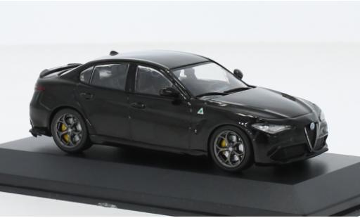 Modellautos Alfa Romeo Giulia 1/43 Solido Quadrifoglio noire Alfa Romeo Giulia 1/43 Solido Quadrifoglio noire modellautos