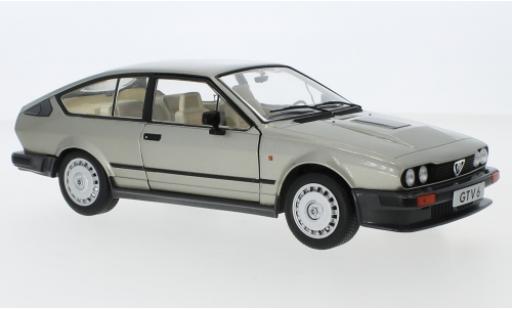 Modellautos Alfa Romeo GT 1/18 Solido V6 mettalic beige 1984 Alfa Romeo GT 1/18 Solido V6 mettalic beige 1984 modellautos