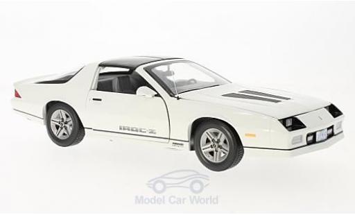 Chevrolet Camaro 1/18 Sun Star IROC-Z weiss 1985 modellautos