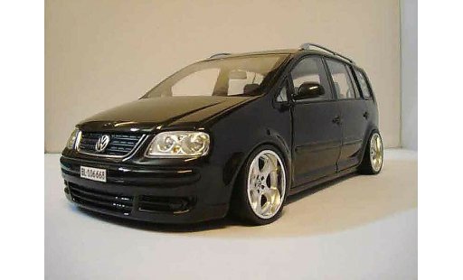 Volkswagen Touran Base 1/18 Shanghai Volkswagen schwarz jantes porsche modellautos