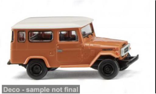 Modellautos Toyota Land Cruiser braun/beige 1960 1/87 Wiking