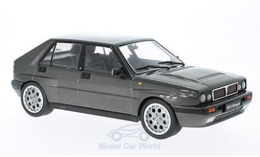 Modellautos Lancia Delta 1/18 Triple 9 Collection HF Integrale 16V mettalic grau 1990 ohne Vitrine Lancia Delta 1/18 Triple 9 Collection HF Integrale 16V mettalic grau 1990 ohne Vitrine modellautos