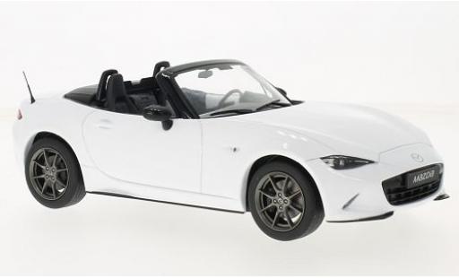 Modellautos Mazda MX5 1/18 Triple 9 Collection weiss 2015 avec détachable Softtop sans Vitrine Mazda MX5 1/18 Triple 9 Collection weiss 2015 avec détachable Softtop sans Vitrine modellautos