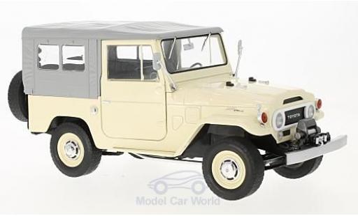 Modellautos Toyota Land Cruiser 1/18 Triple 9 Collection FJ40 beige/grau 1967 Toyota Land Cruiser 1/18 Triple 9 Collection FJ40 beige/grau 1967 modellautos