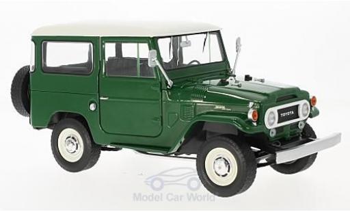 Modellautos Toyota Land Cruiser 1/18 Triple 9 Collection FJ40 grün/weiss 1967 Toyota Land Cruiser 1/18 Triple 9 Collection FJ40 grün/weiss 1967 modellautos