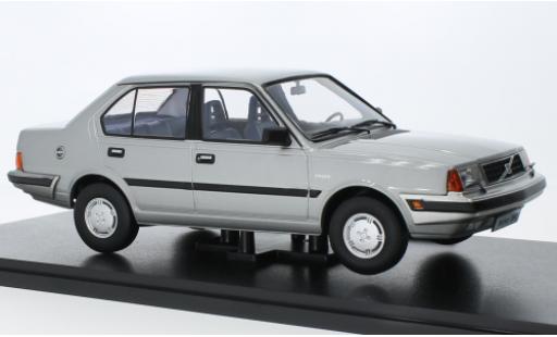 Volvo 360 1/18 Triple 9 Collection d 1987 modellautos