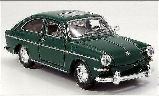 Volkswagen 1600 Base 1/24 Maisto Fastback gr&Atilde;&frac14;n modellautos