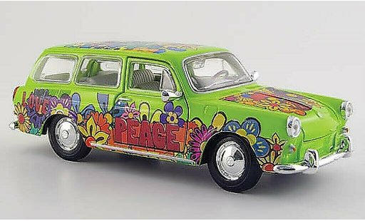 Volkswagen 1600 Variant 1/24 Maisto gr&Atilde;&frac14;n mit Dekor modellautos