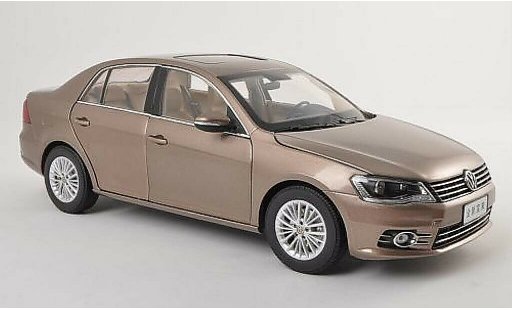 Volkswagen Bora Base 1/18 Paudi beige 2012 modellautos