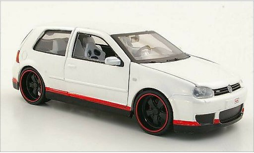 Volkswagen Golf R32 1/24 Maisto Tuningversion mettalic weiss 2003 modellautos