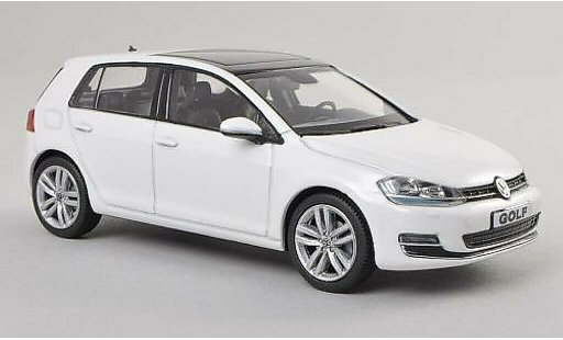 Volkswagen Golf Base 1/43 Herpa weiss 5-Turer modellautos