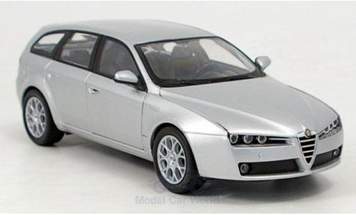 Alfa Romeo 159 1/24 Welly Sportwagon silber modellautos