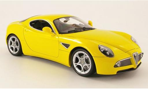 Modellautos Alfa Romeo 8C 1/18 Welly Competizione gelb 1:18 Alfa Romeo 8C 1/18 Welly Competizione gelb 1:18 modellautos
