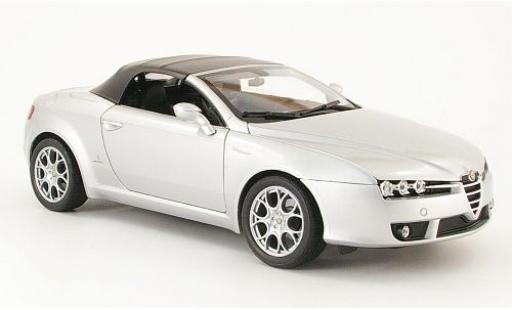 Alfa Romeo Spider 1/18 Welly silber geschlossen 1:18 modellautos