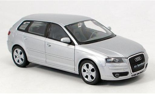 Modellautos Audi A3 1/24 Welly Sportback silber 1:24 Audi A3 1/24 Welly Sportback silber 1:24 modellautos