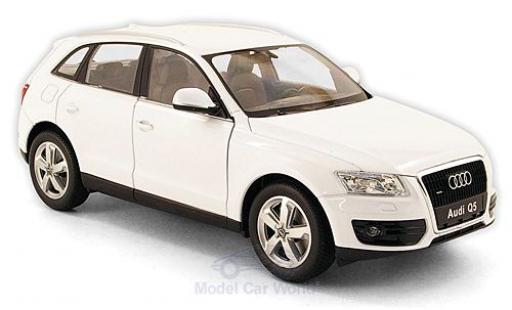 Modellautos Audi Q5 1/24 Welly weiss ohne Vitrine Audi Q5 1/24 Welly weiss ohne Vitrine modellautos