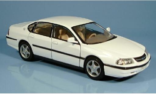 Modellautos Chevrolet Impala 1/24 Welly weiss 2001 1:24 Chevrolet Impala 1/24 Welly weiss 2001 1:24 modellautos