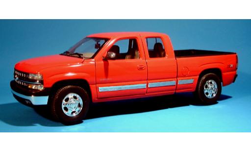 Chevrolet Silverado 1/18 Welly Ex. Cab Fleetside rot 1999 1:18 modellautos
