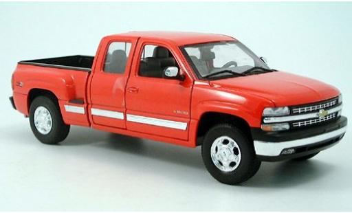 Chevrolet Silverado 1/18 Welly Ext. Cab rot 1:18 modellautos
