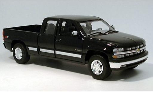 Modellautos Chevrolet Silverado 1/18 Welly Ext. Cab schwarz 1:18 Chevrolet Silverado 1/18 Welly Ext. Cab schwarz 1:18 modellautos