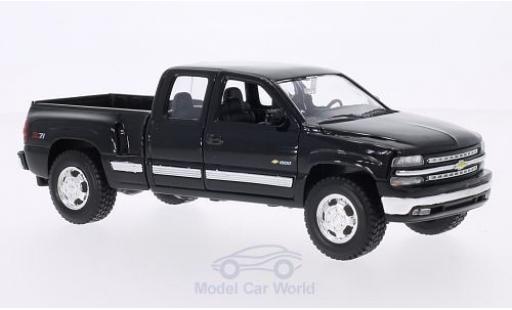 Modellautos Chevrolet Silverado 1/24 Welly schwarz 1999 Chevrolet Silverado 1/24 Welly schwarz 1999 modellautos