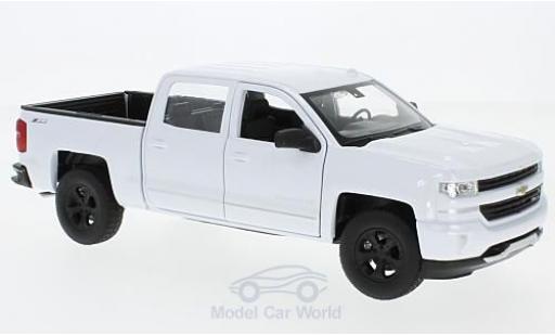 Chevrolet Silverado 1/24 Welly weiss modellautos