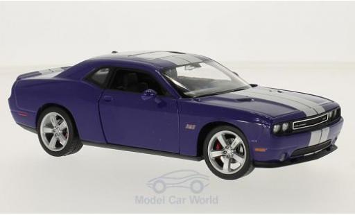 Modellautos Dodge Challenger 1/24 Welly SRT lila/silber 2012 Dodge Challenger 1/24 Welly SRT lila/silber 2012 modellautos