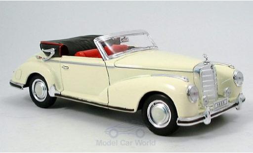 Modellautos Mercedes 300 1/18 Welly S Cabriolet beige 1955 Mercedes 300 1/18 Welly S Cabriolet beige 1955 modellautos
