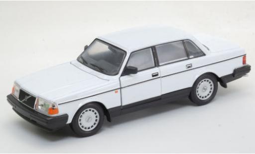 Volvo 240 1/24 Welly GL weiss modellautos