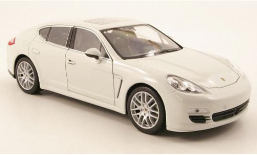 Porsche Panamera S 1/24 Welly blanche modellautos